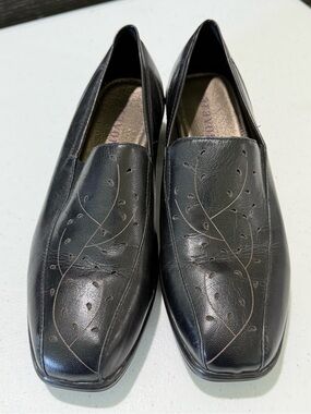 Arabon Women's Black Leather Slip-On Loafers with Leaf Stitch Detail
